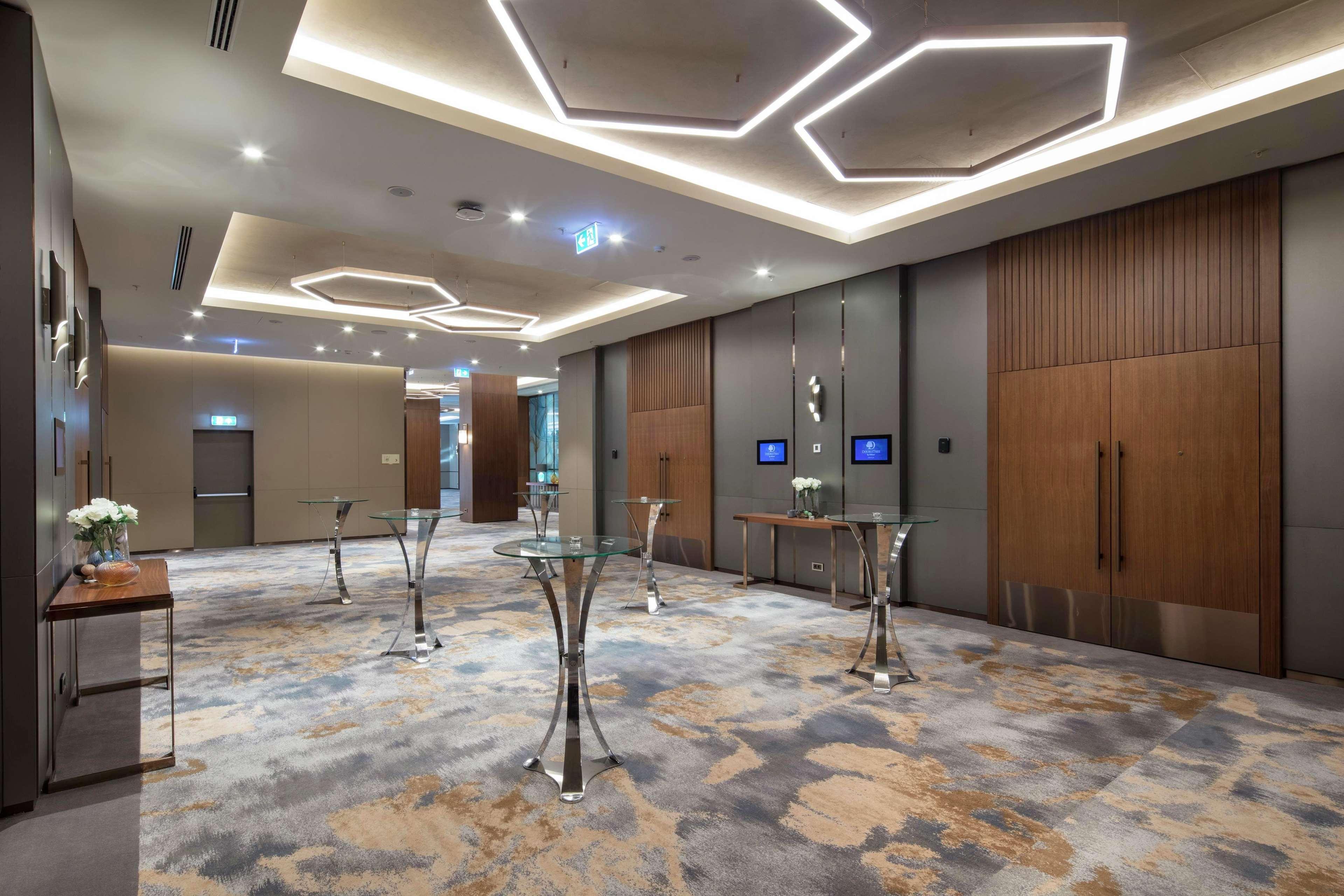 מלון Doubletree By Hilton סקופיה מראה חיצוני תמונה The lobby of the hotel