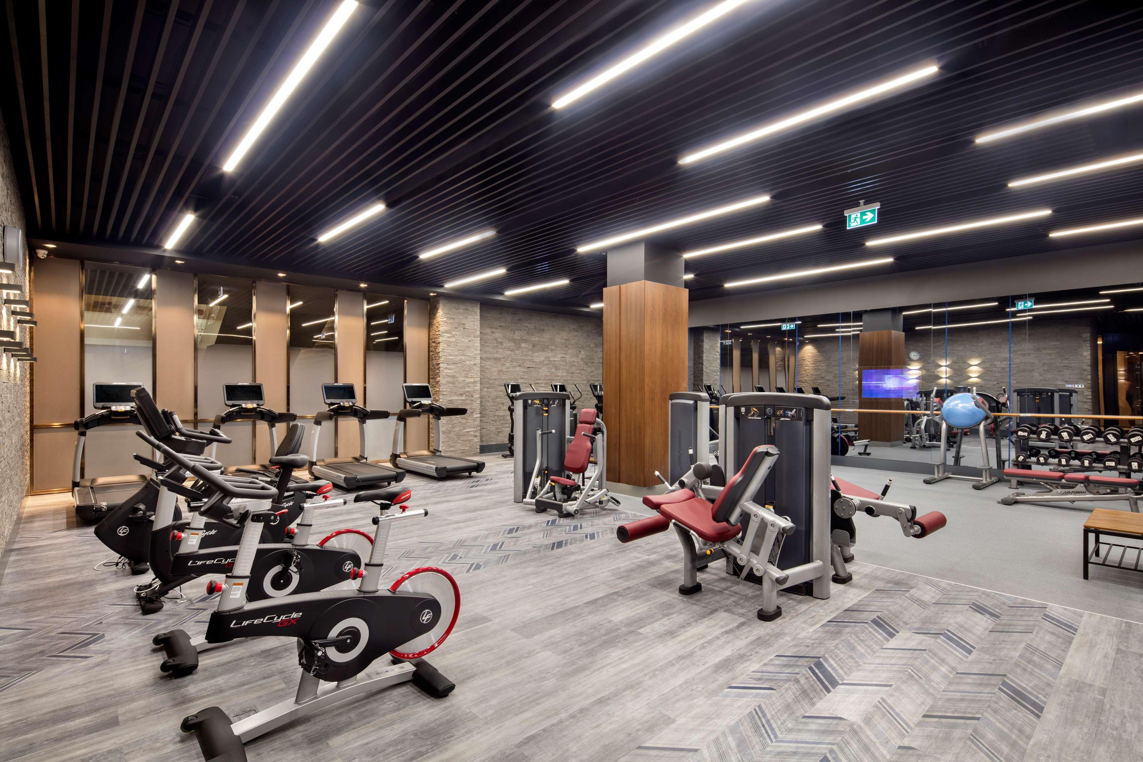 מלון Doubletree By Hilton סקופיה מראה חיצוני תמונה The gym at the hotel