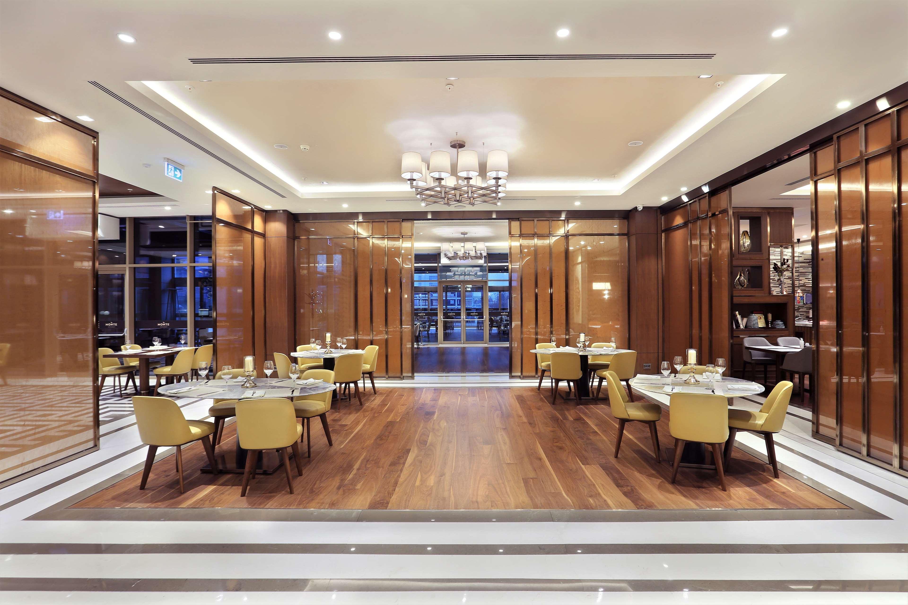 מלון Doubletree By Hilton סקופיה מראה חיצוני תמונה The restaurant