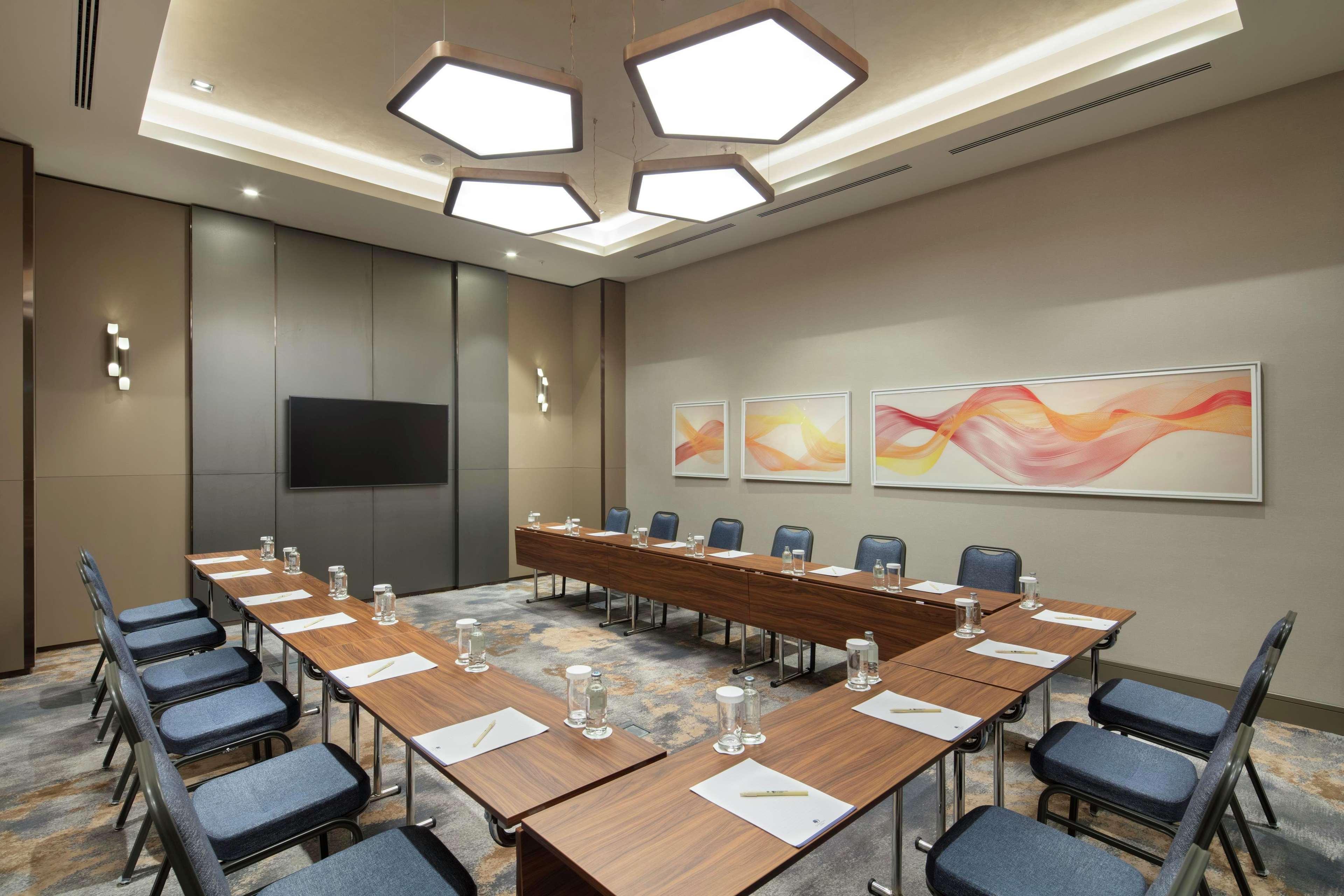מלון Doubletree By Hilton סקופיה מראה חיצוני תמונה Meeting room