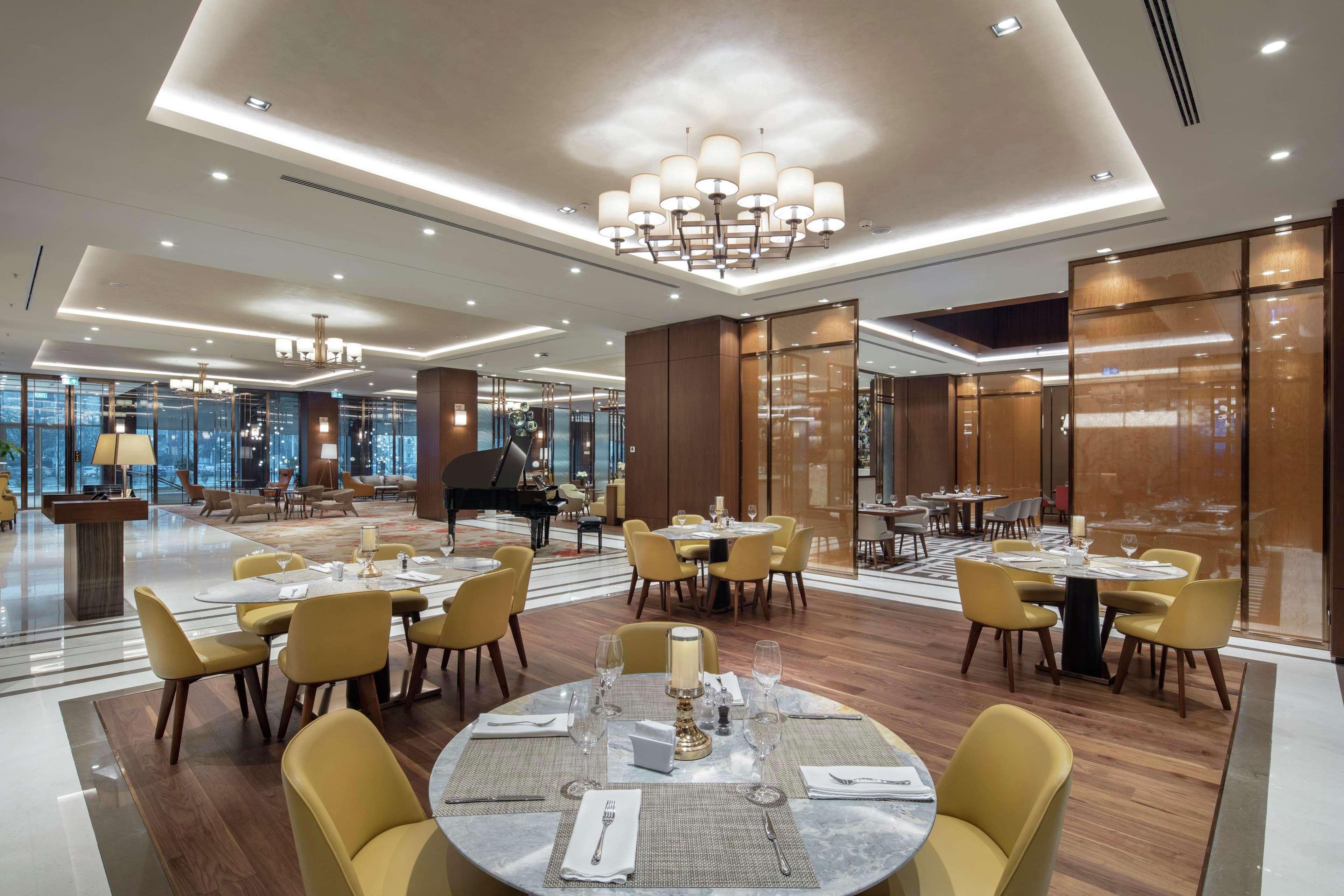 מלון Doubletree By Hilton סקופיה מראה חיצוני תמונה The restaurant
