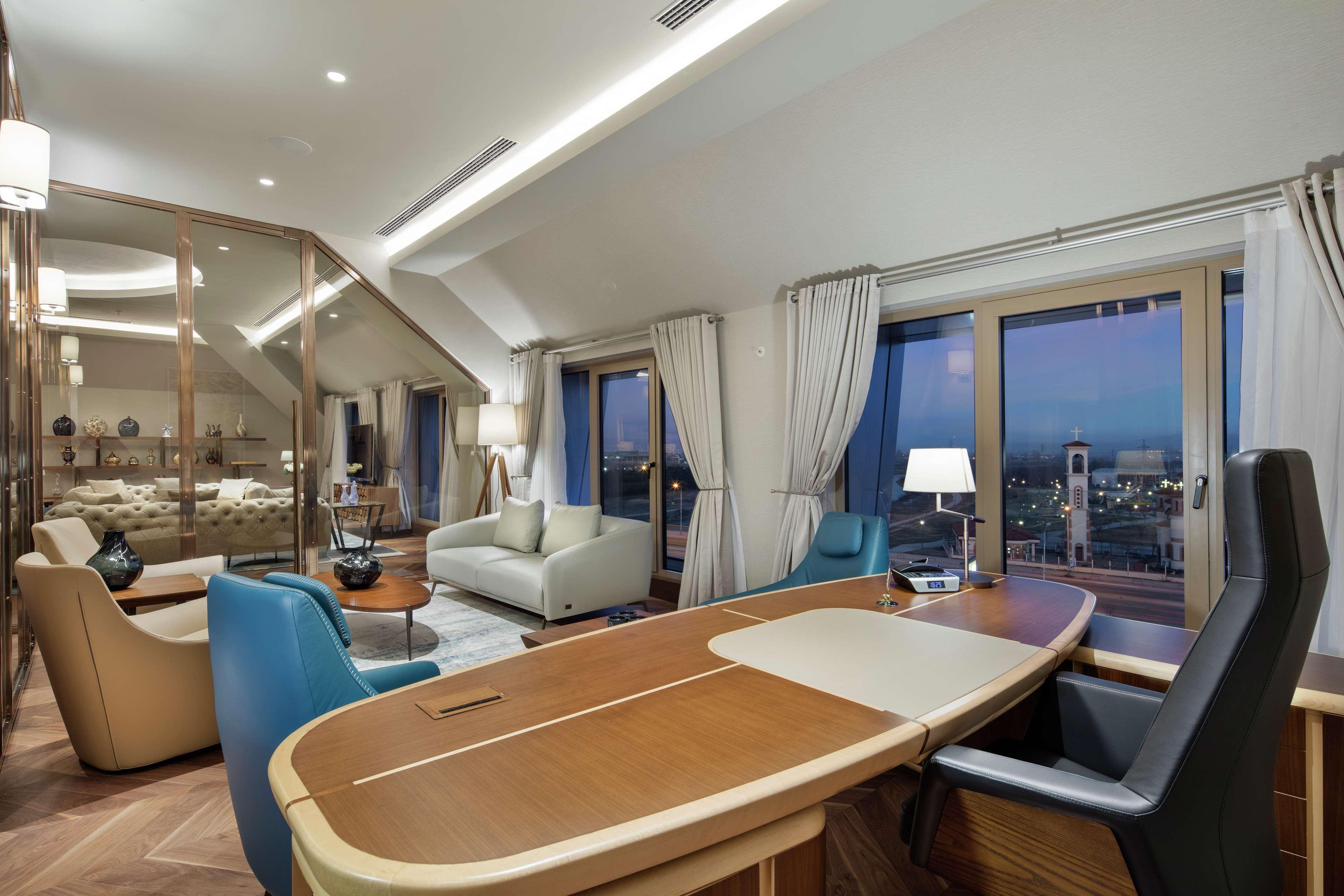 מלון Doubletree By Hilton סקופיה מראה חיצוני תמונה The interior of the presidential suite
