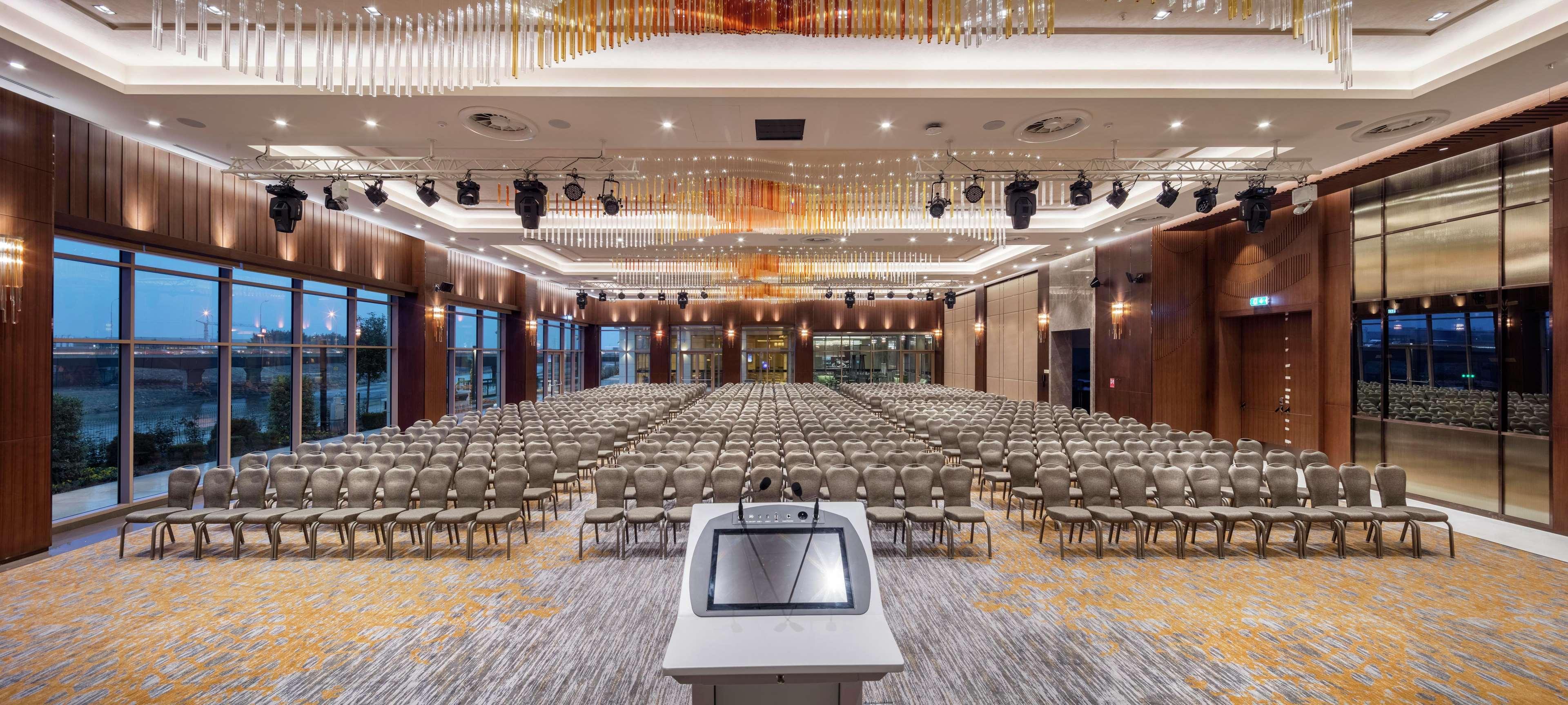 מלון Doubletree By Hilton סקופיה מראה חיצוני תמונה The Grand Ballroom