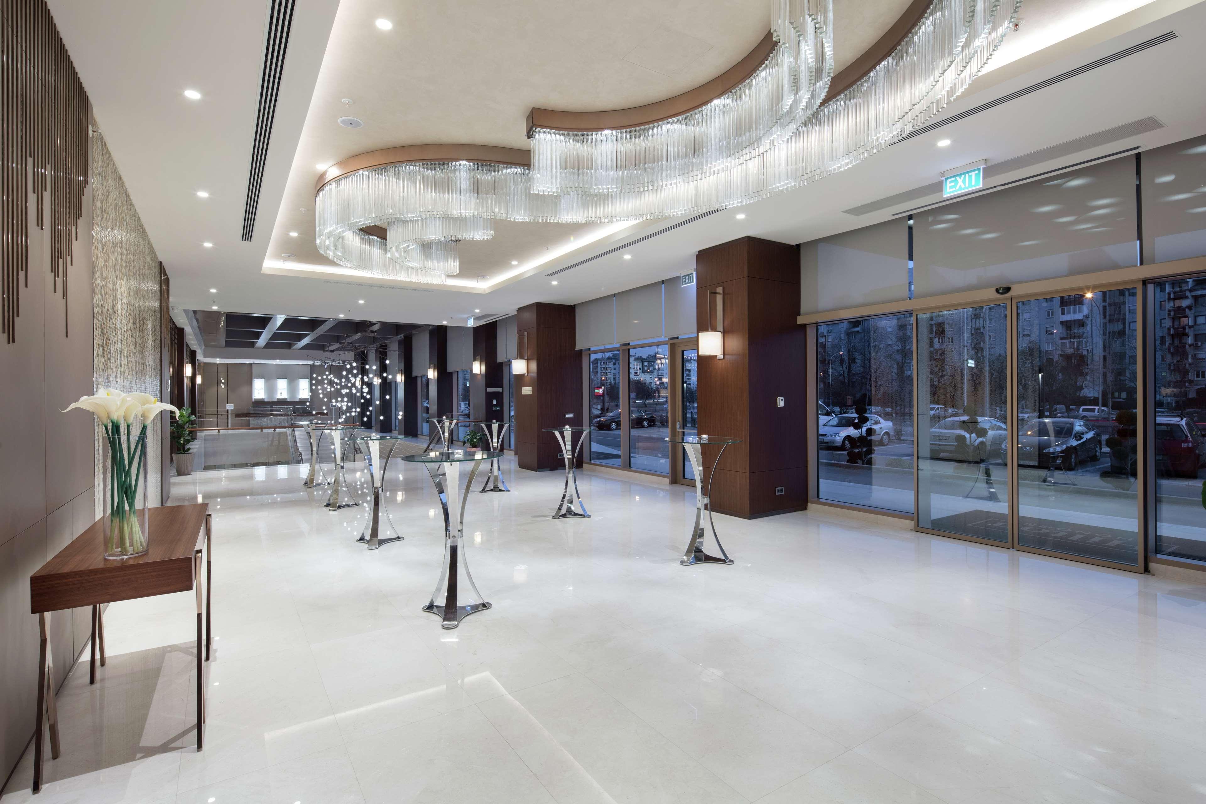 מלון Doubletree By Hilton סקופיה מראה חיצוני תמונה Lobby