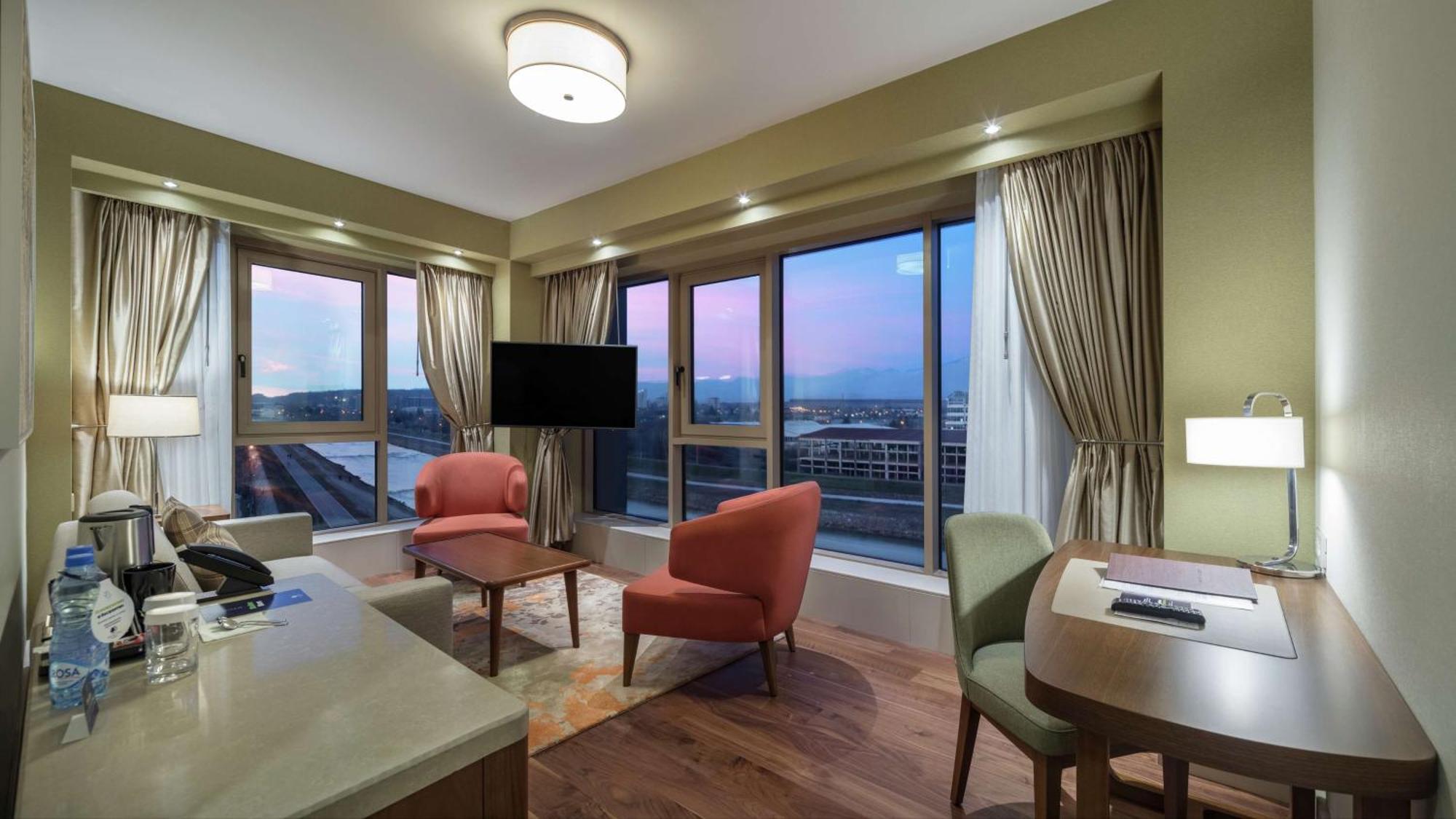 מלון Doubletree By Hilton סקופיה מראה חיצוני תמונה