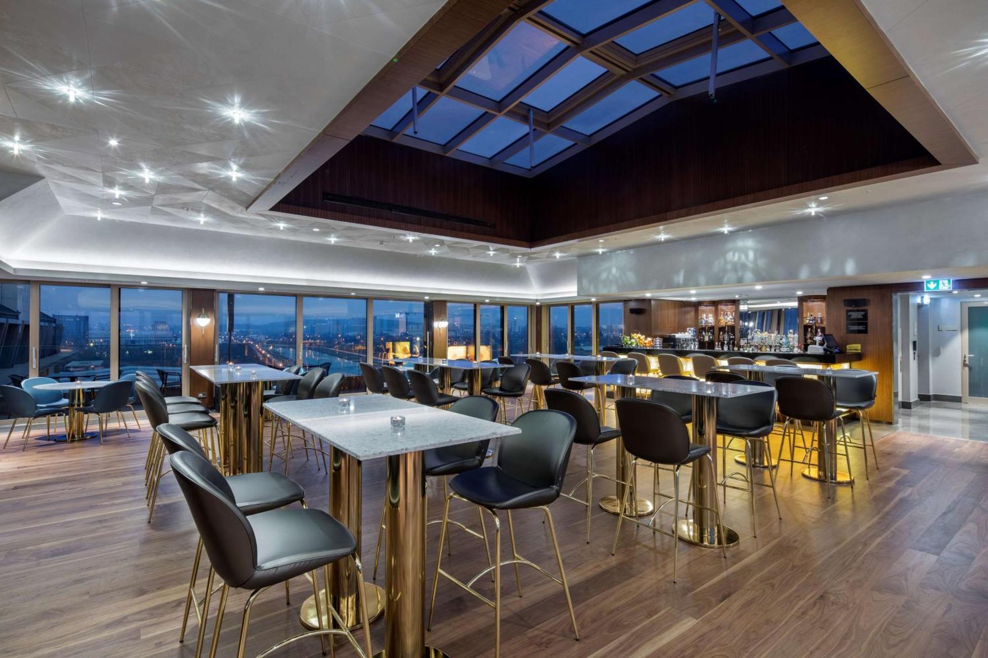 מלון Doubletree By Hilton סקופיה מראה חיצוני תמונה The Club lounge at London Heathrow Airport