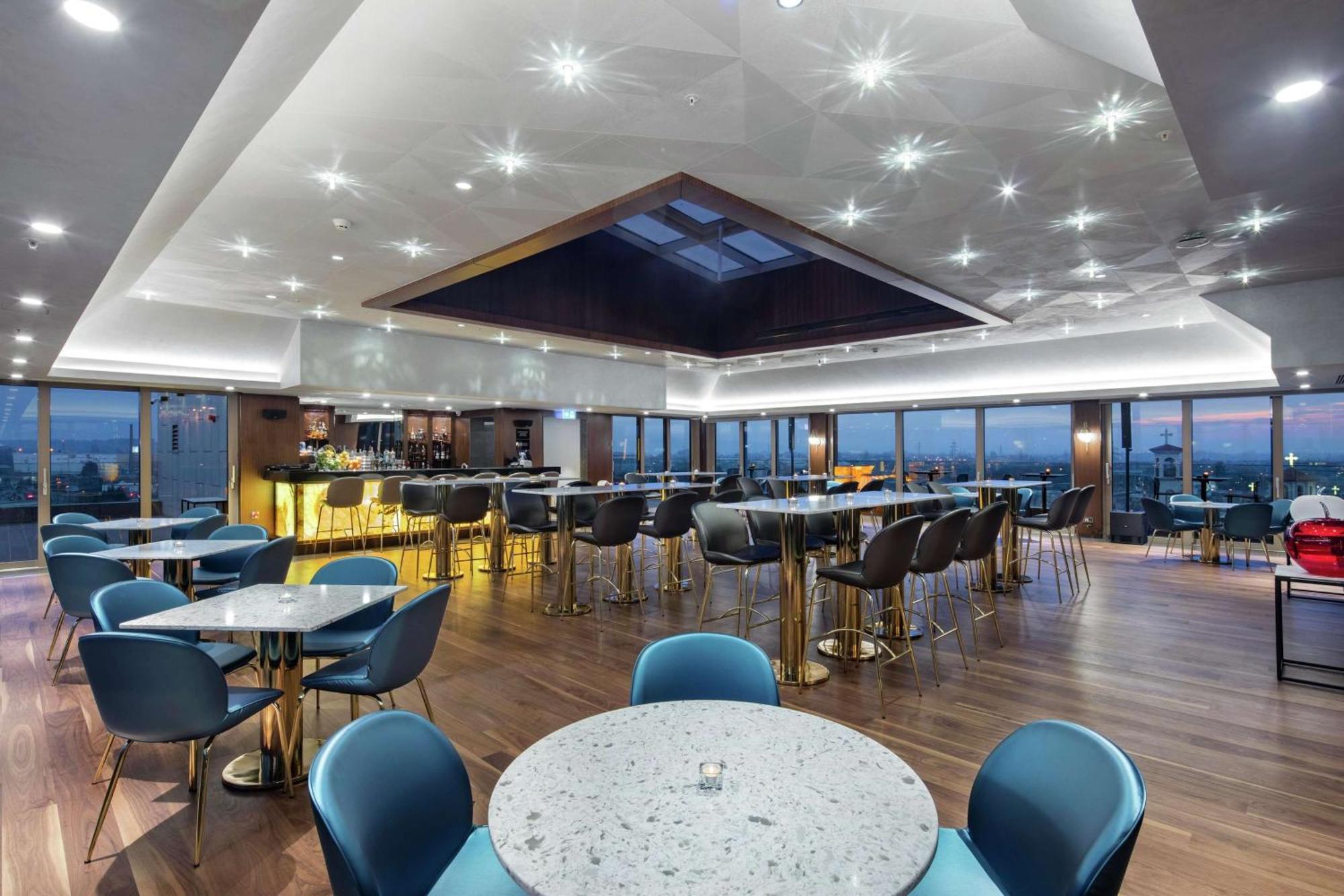 מלון Doubletree By Hilton סקופיה מראה חיצוני תמונה The Club lounge at London Heathrow Airport