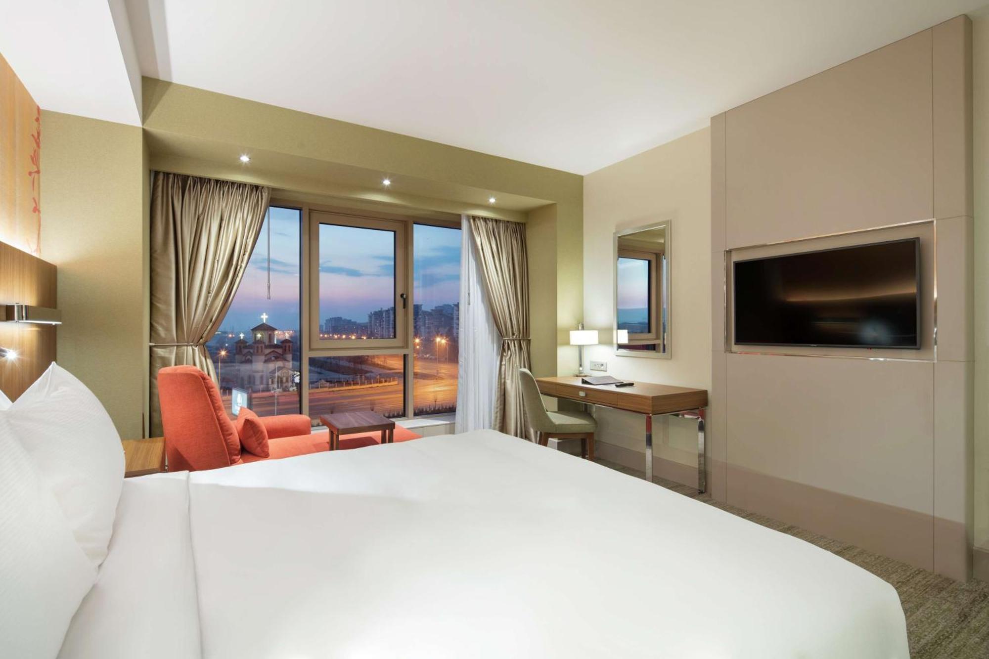 מלון Doubletree By Hilton סקופיה מראה חיצוני תמונה