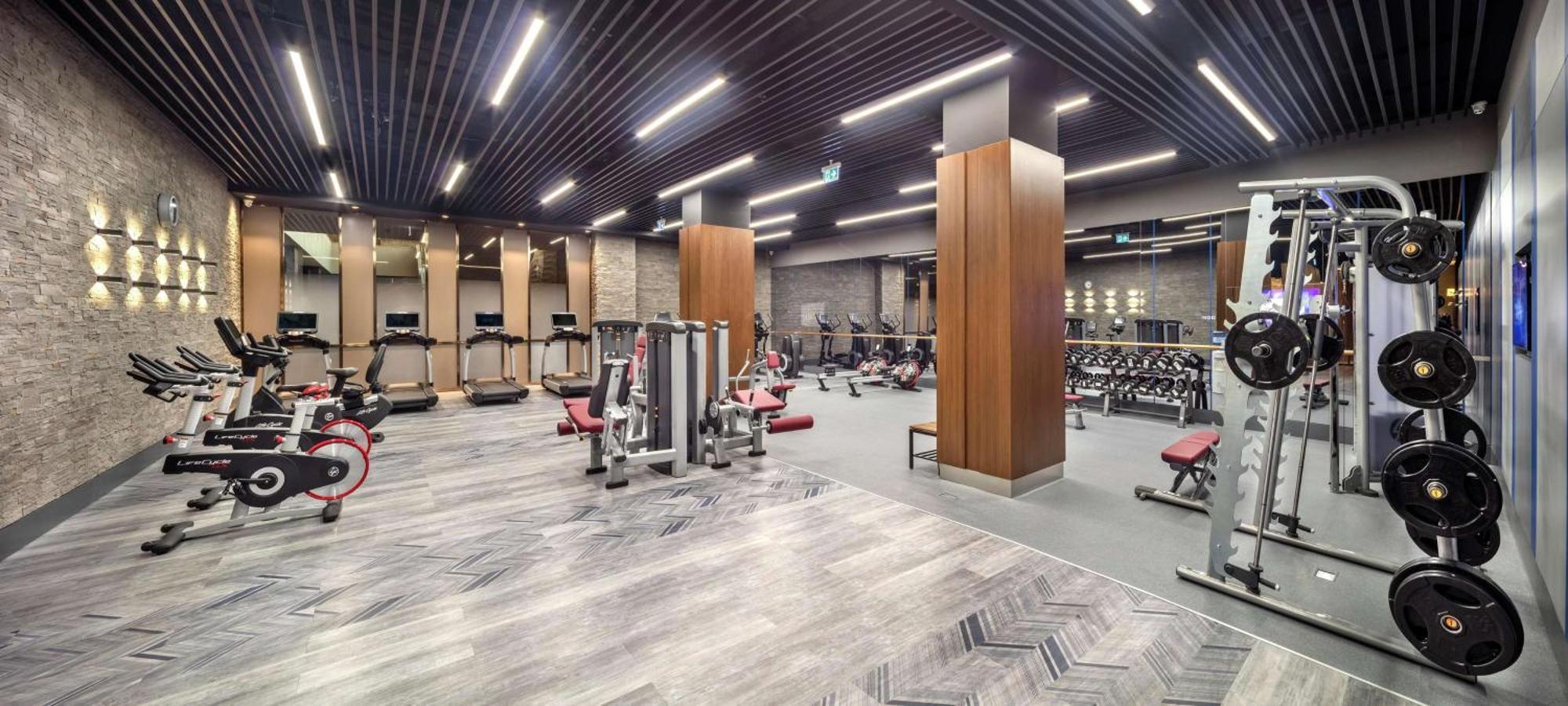מלון Doubletree By Hilton סקופיה מראה חיצוני תמונה The gym at the Ritz-Carlton, DIFC