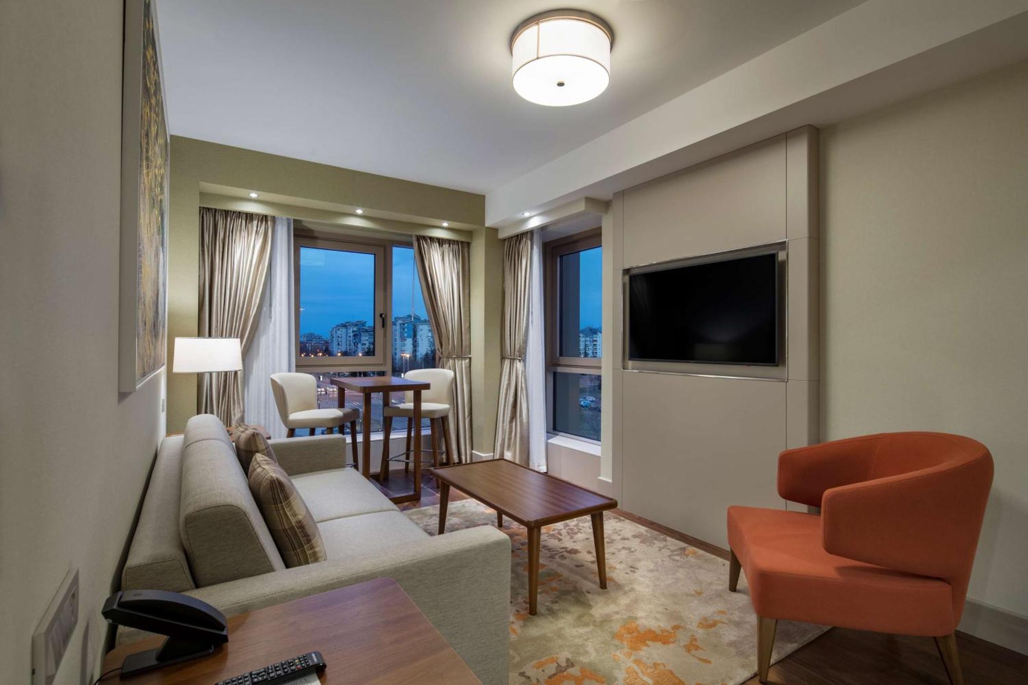 מלון Doubletree By Hilton סקופיה מראה חיצוני תמונה Living room
