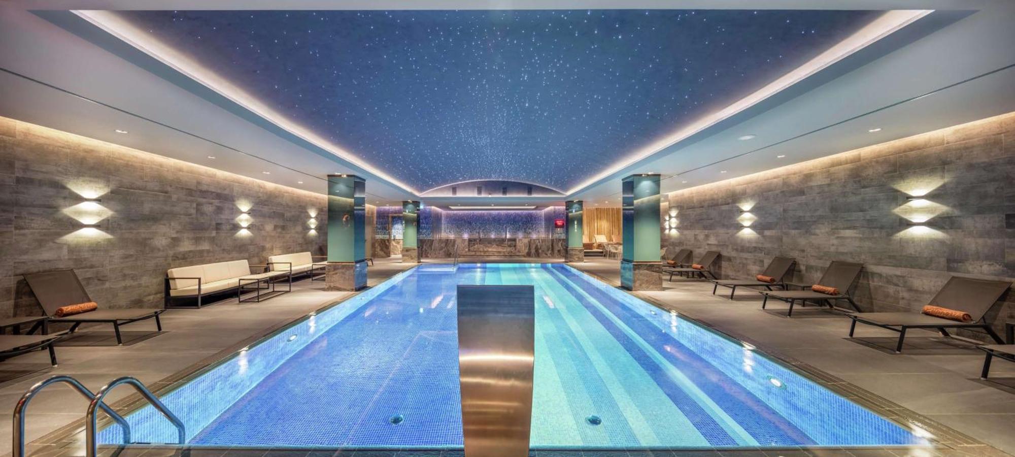 מלון Doubletree By Hilton סקופיה מראה חיצוני תמונה The pool at The Spa at The Standard East Village