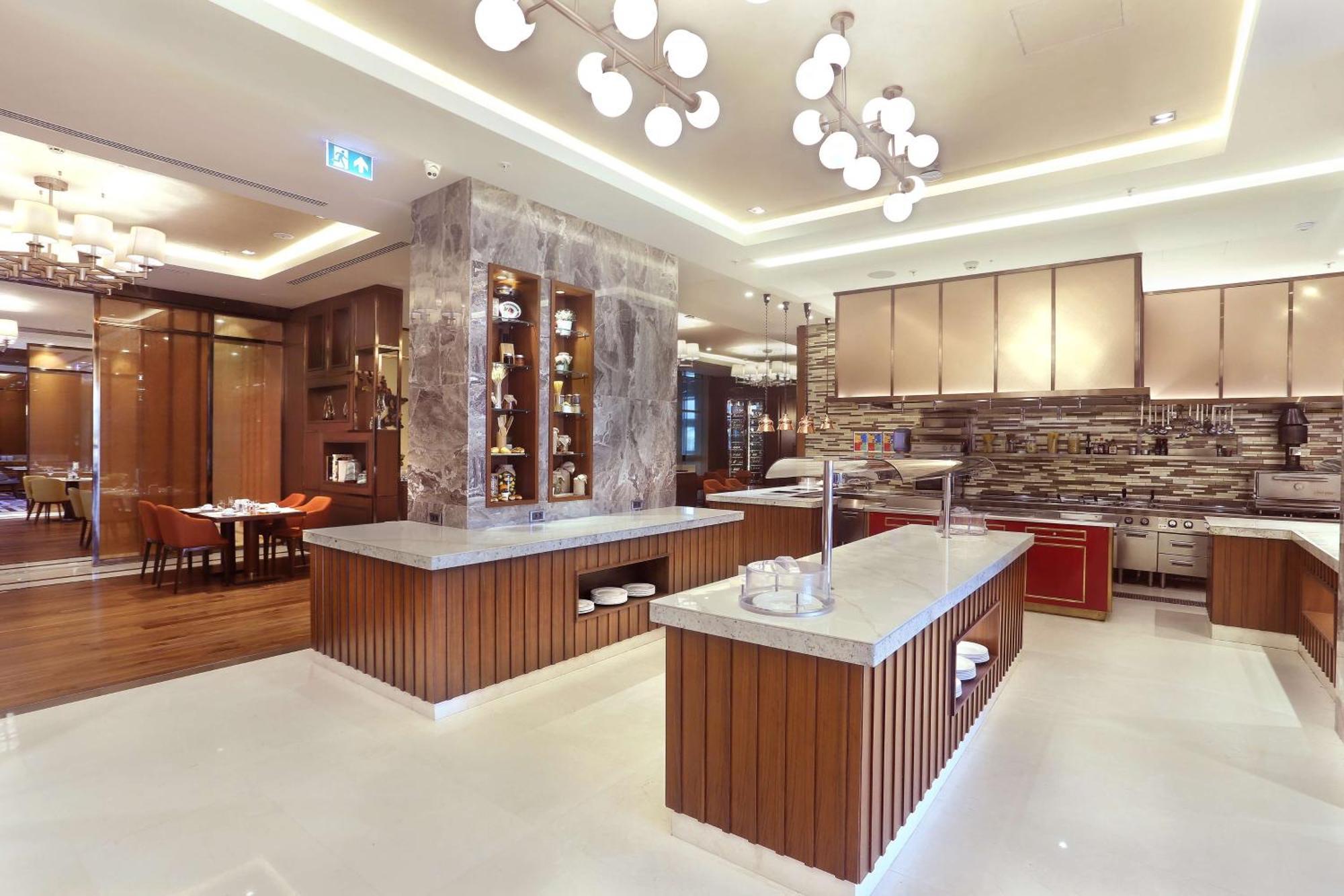 מלון Doubletree By Hilton סקופיה מראה חיצוני תמונה The kitchen at the restaurant